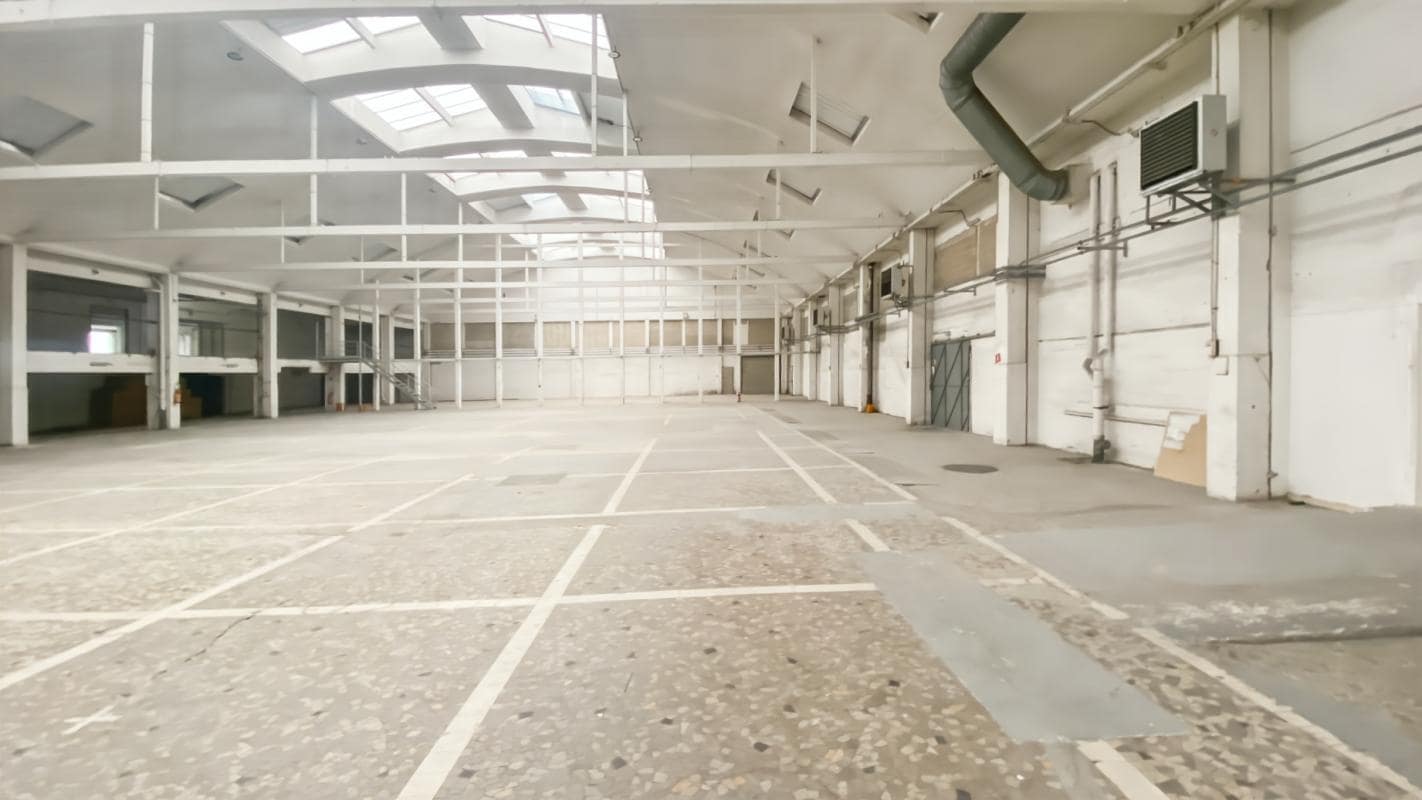 Industrial in La Courneuve for lease Building Photo- Image 1 of 5