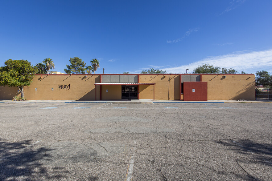 3767 E Grant Rd, Tucson, AZ à vendre - Photo du bâtiment - Image 1 de 58