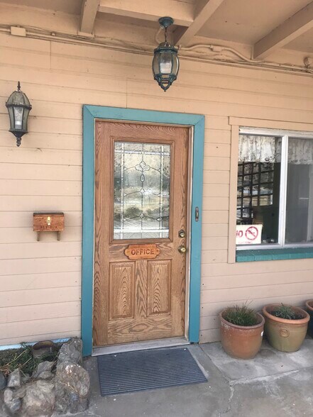 400 155th Hwy, Lake Isabella, CA à vendre - Photo du bâtiment - Image 3 de 12