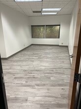 5220 Spring Valley Rd, Dallas, TX à louer Photo intérieure- Image 2 de 3