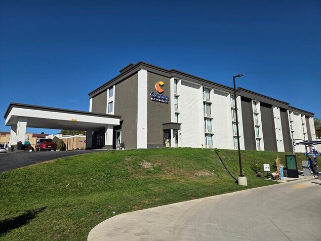 Plus de détails pour 569 Harry L Dr, Johnson City, NY - Services hôteliers à vendre