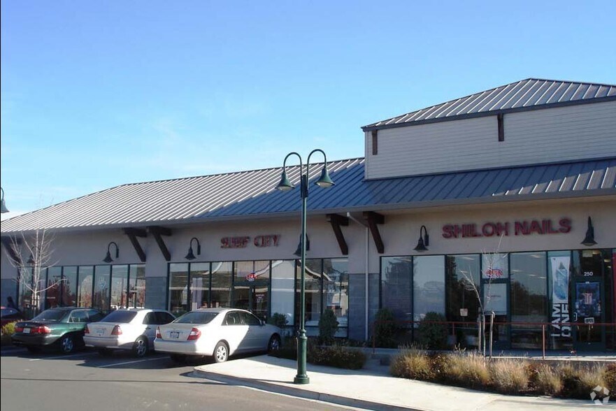 6580 Hembree Ln, Windsor, CA à louer - Photo du bâtiment - Image 3 de 14