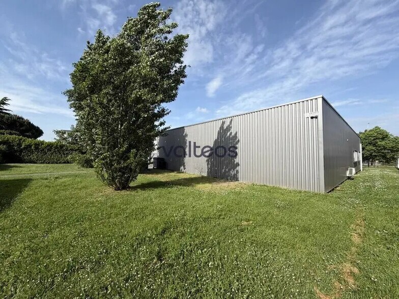 Retail in Saint-Orens-de-Gameville for lease - Building Photo - Image 3 of 9