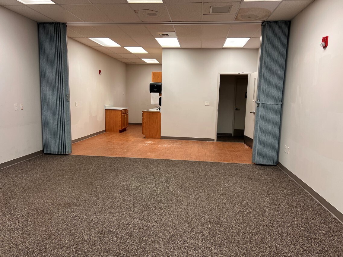 1112-1128 Broadway St, Quincy, IL for lease Interior Photo- Image 1 of 2