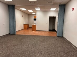 1112-1128 Broadway St, Quincy, IL for lease Interior Photo- Image 1 of 2