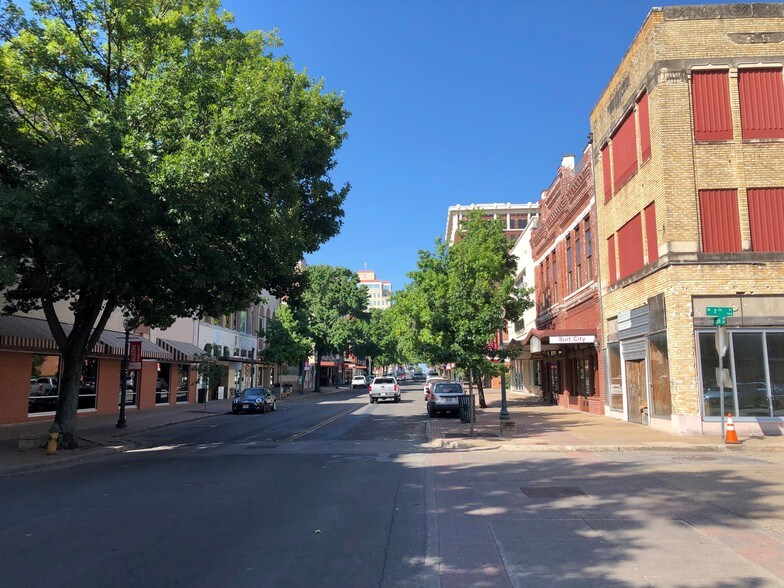 701 Austin Ave, Waco, TX for sale - Building Photo - Image 2 of 8