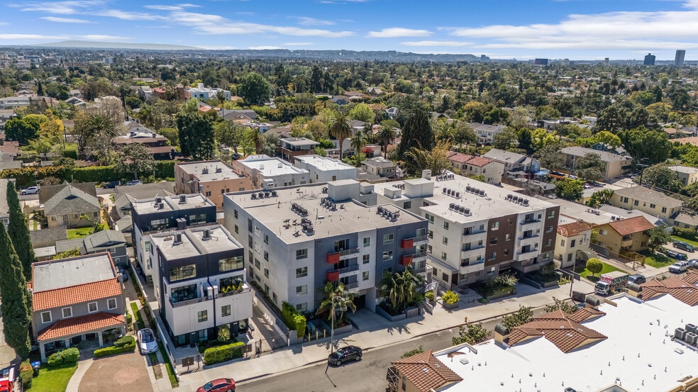 5026 Rosewood Ave, Los Angeles, CA à vendre - Photo du bâtiment - Image 3 de 14