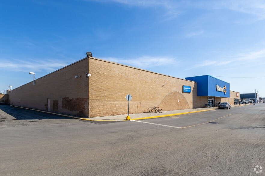 2875-2901 Ch de Chambly, Longueuil, QC for lease - Building Photo - Image 2 of 7