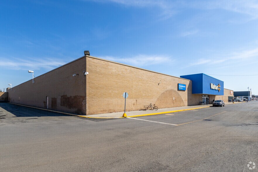 2875-2901 Ch de Chambly, Longueuil, QC à louer - Photo du bâtiment - Image 2 de 7