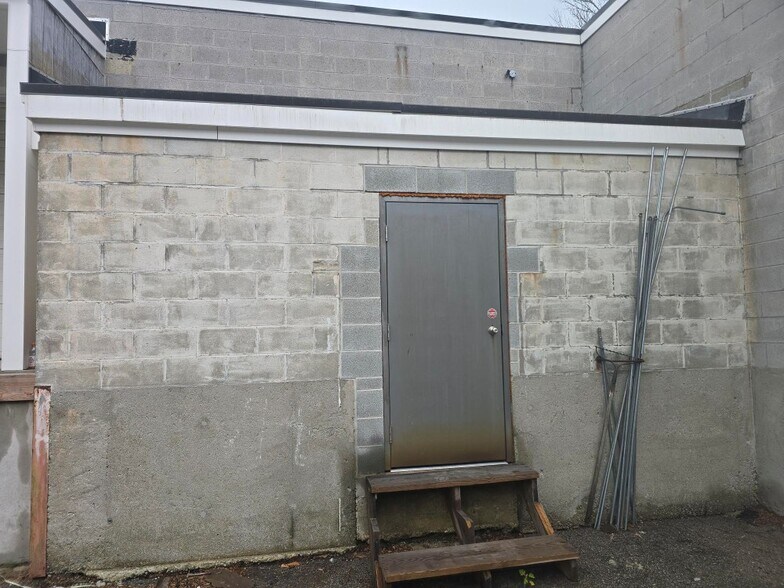 1438 Washington St, Stoughton, MA à louer - Photo du bâtiment - Image 2 de 4