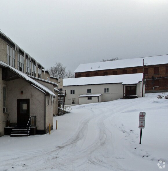 28 Aurelius Ave, Auburn, NY à vendre - Photo du bâtiment - Image 2 de 33