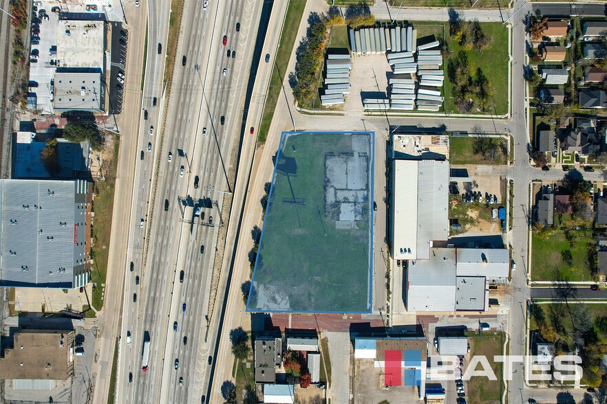 301 W Freeway, Fort Worth, TX à vendre - Photo du bâtiment - Image 2 de 5