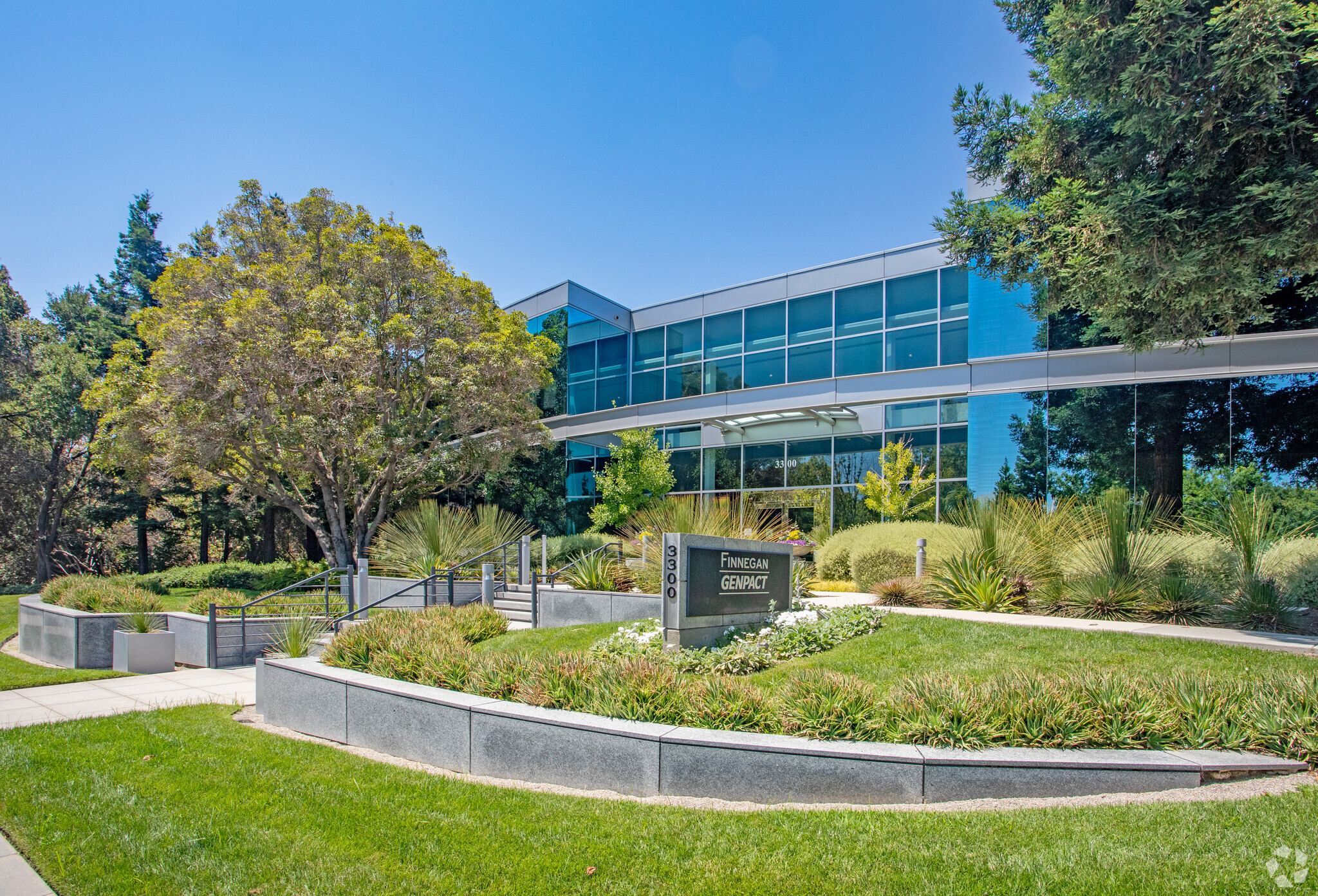 3300 Hillview Ave, Palo Alto, CA à louer Photo du b timent- Image 1 de 4