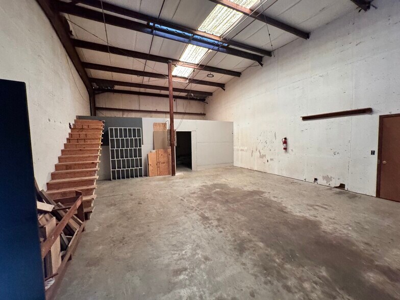 1074 N Us-1, Ormond Beach, FL à louer - Photo du bâtiment - Image 2 de 14