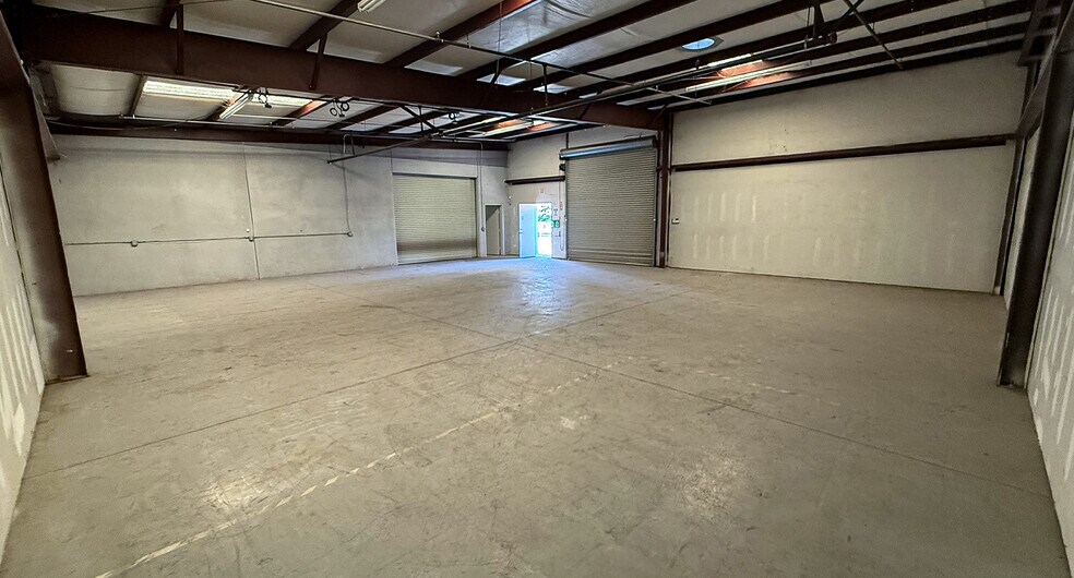 5278 N Cornelia Ave, Fresno, CA for lease - Interior Photo - Image 2 of 6