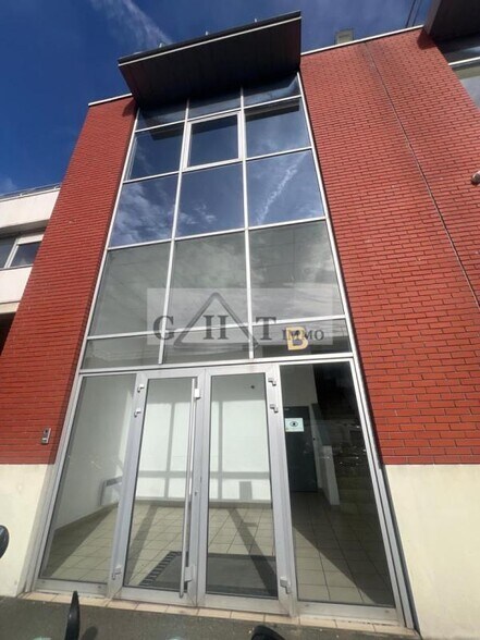 Industrial in Saint-Ouen-sur-Seine for lease - Building Photo - Image 1 of 10