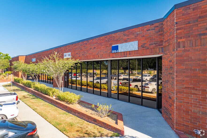 5802 Breckenridge Pky, Tampa, FL à louer - Photo du bâtiment - Image 2 de 25