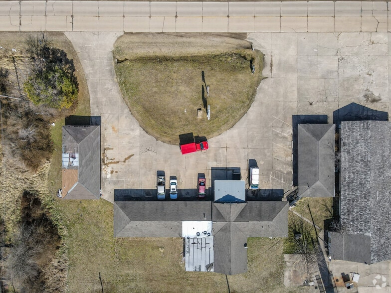 9944 Hornbeam Rd, Henryetta, OK for sale - Aerial - Image 2 of 4