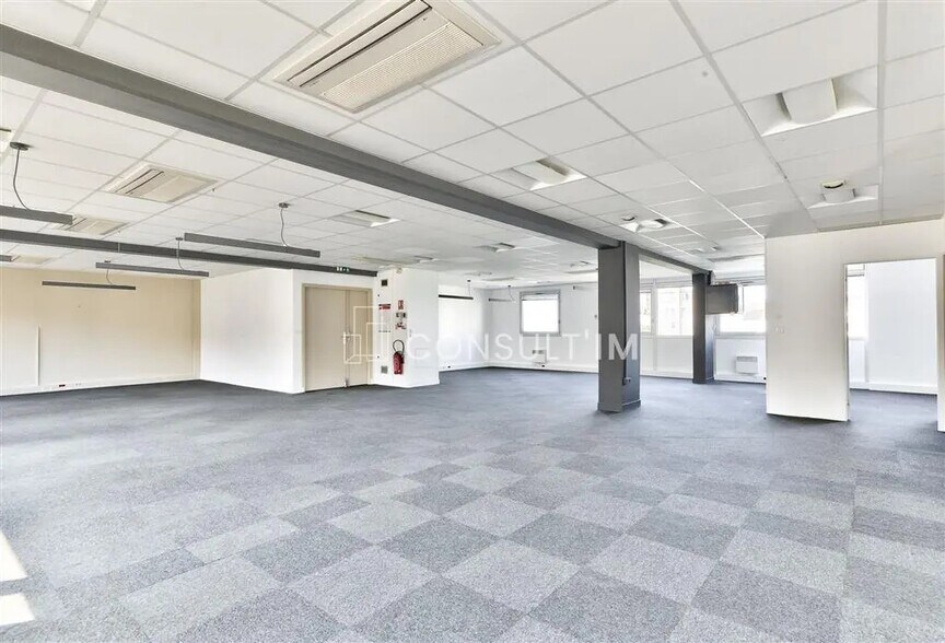 Office in Boulogne-Billancourt for lease - Building Photo - Image 2 of 7