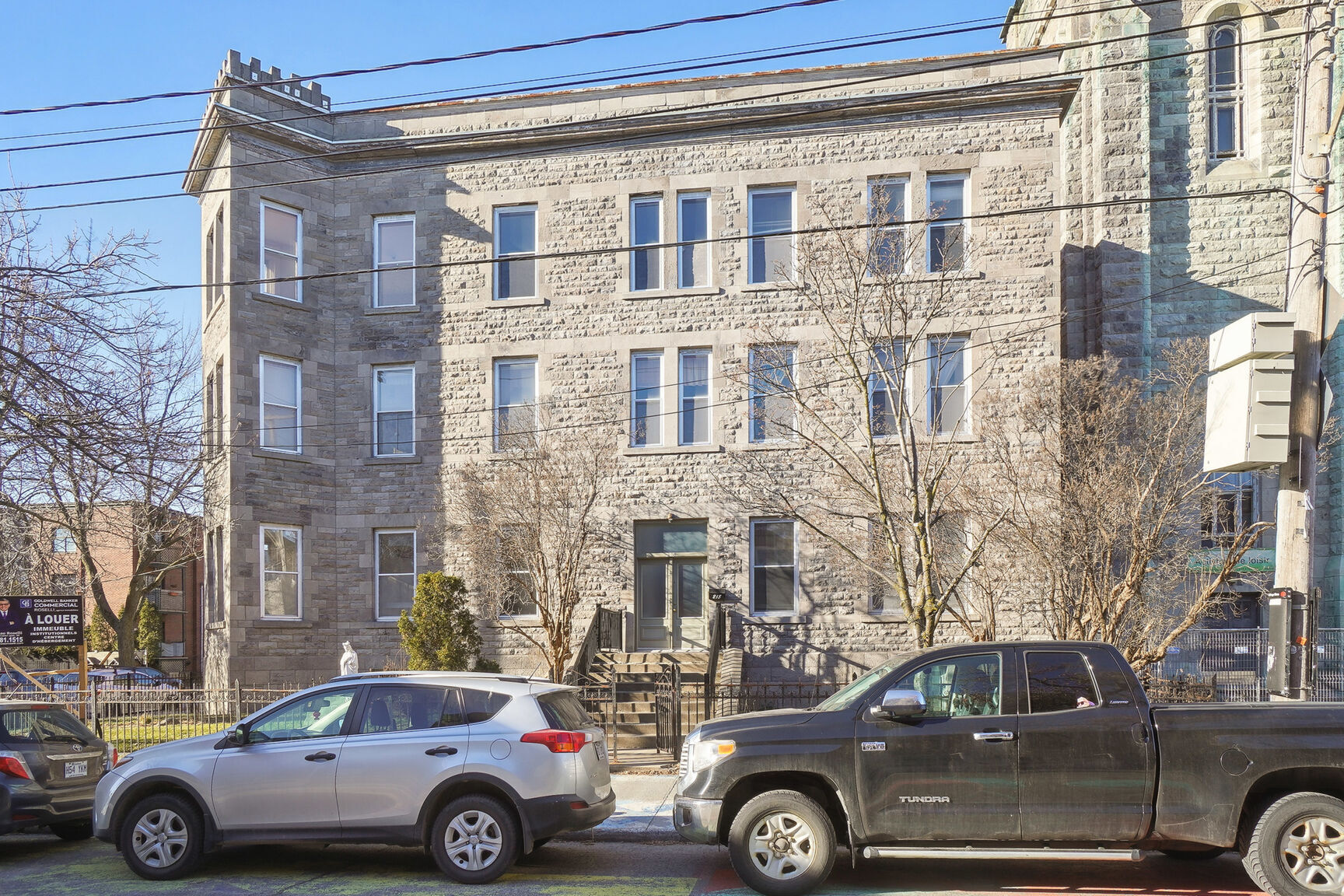 215 St De Castelnau E, Montréal, QC for lease Primary Photo- Image 1 of 14