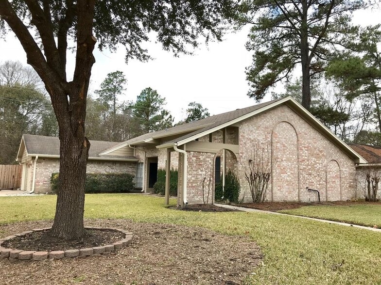 1630 Hollyberry Dr, Houston, TX for sale - Primary Photo - Image 1 of 2