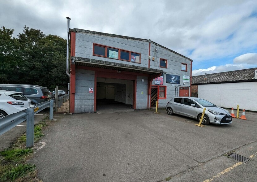 10-14 Cherry St, Woking for lease - Building Photo - Image 2 of 5