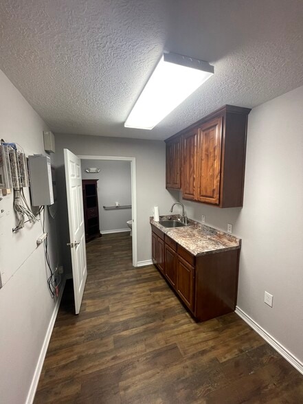 913 N Washington Ave, Livingston, TX à vendre - Photo du bâtiment - Image 3 de 13