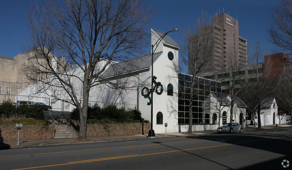 635 W 4th St, Winston-Salem, NC à louer - Photo du bâtiment - Image 3 de 4