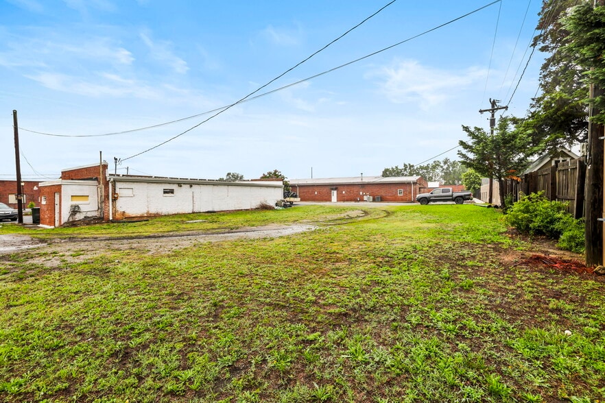 301 S Main St, Fountain Inn, SC à vendre - Photo du bâtiment - Image 3 de 5