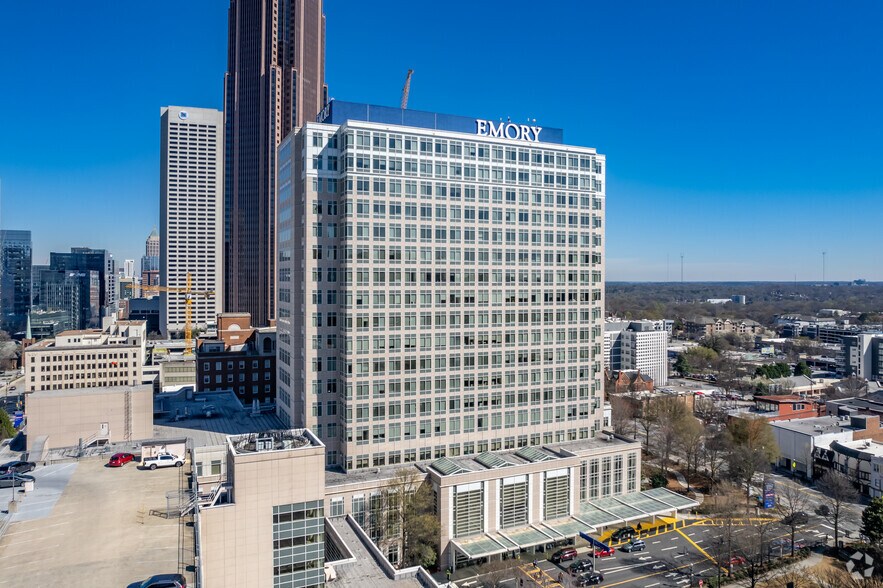 550 Peachtree St NE, Atlanta, GA à louer - Photo du bâtiment - Image 3 de 6