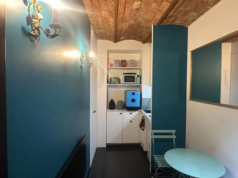 Retail in Paris for lease - Interior Photo - Image 3 of 5