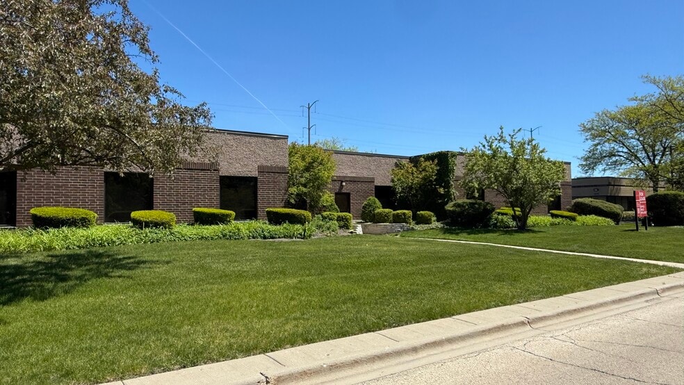 155 Revere Dr, Northbrook, IL for sale - Building Photo - Image 2 of 9