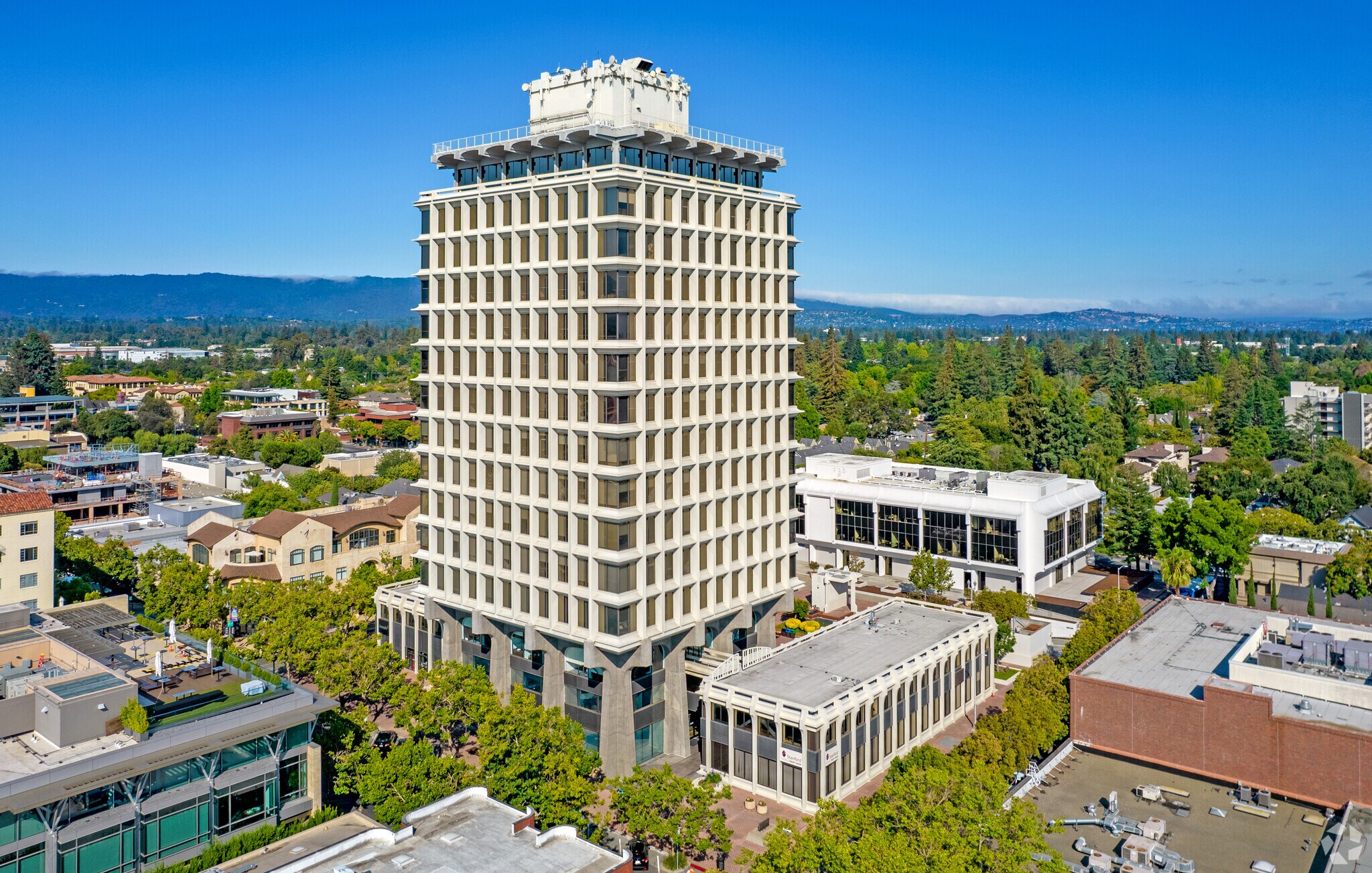 525 University Ave, Palo Alto, CA à louer Photo principale- Image 1 de 10