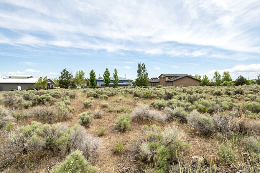 63720 & 63702 Clausen, Bend, OR à vendre - Photo du bâtiment - Image 3 de 8