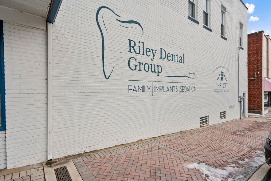 106 Public Sq, Scottsville, KY for lease - Building Photo - Image 3 of 17