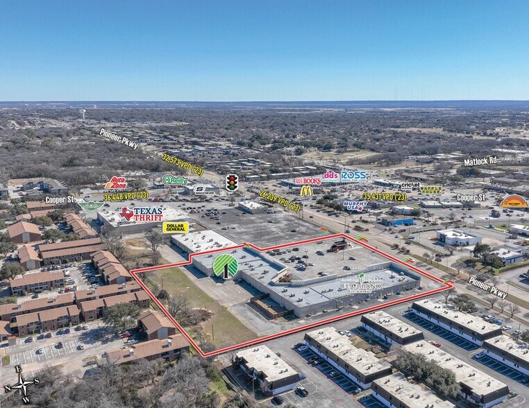 915-943 W Pioneer Pky, Arlington, TX à vendre - Photo du bâtiment - Image 2 de 9