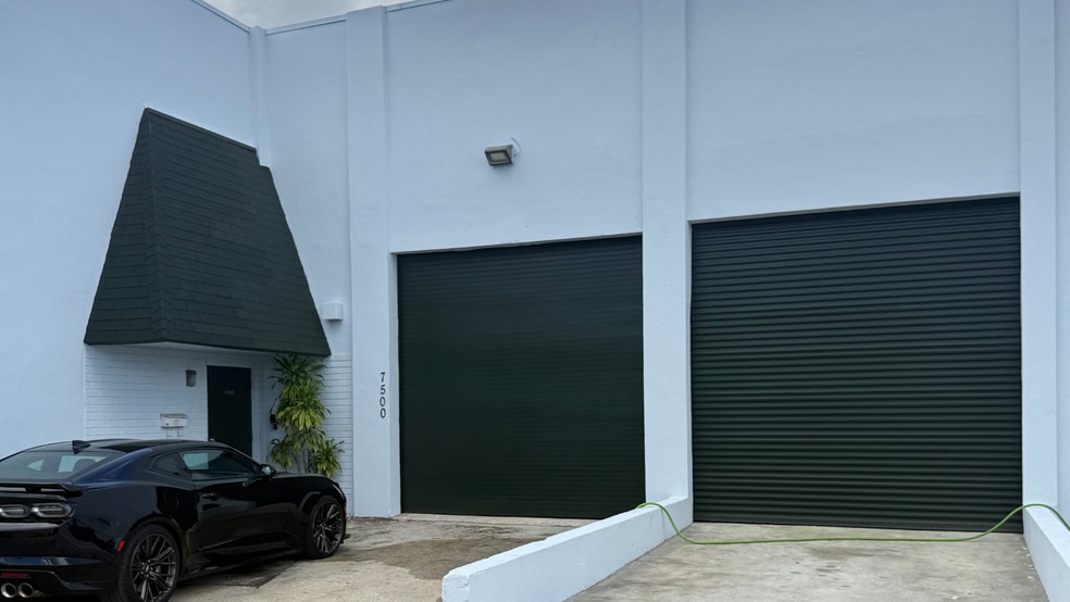 7460-7580 NW 82nd St, Medley, FL for lease - Building Photo - Image 3 of 24