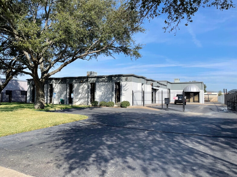 10702 Fallstone Rd, Houston, TX for sale - Primary Photo - Image 1 of 6