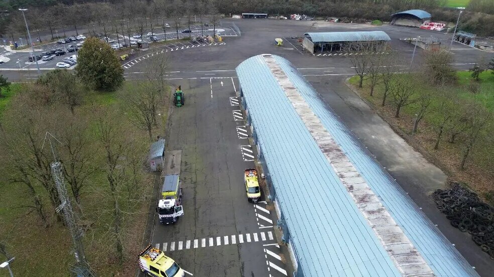 Local d'activités dans Montaigu-Vendée à vendre - Photo du bâtiment - Image 2 de 8