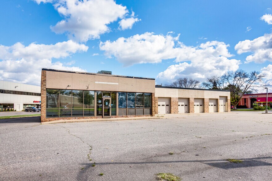 5500 W Broadway Ave, Minneapolis, MN à vendre - Photo du bâtiment - Image 2 de 36