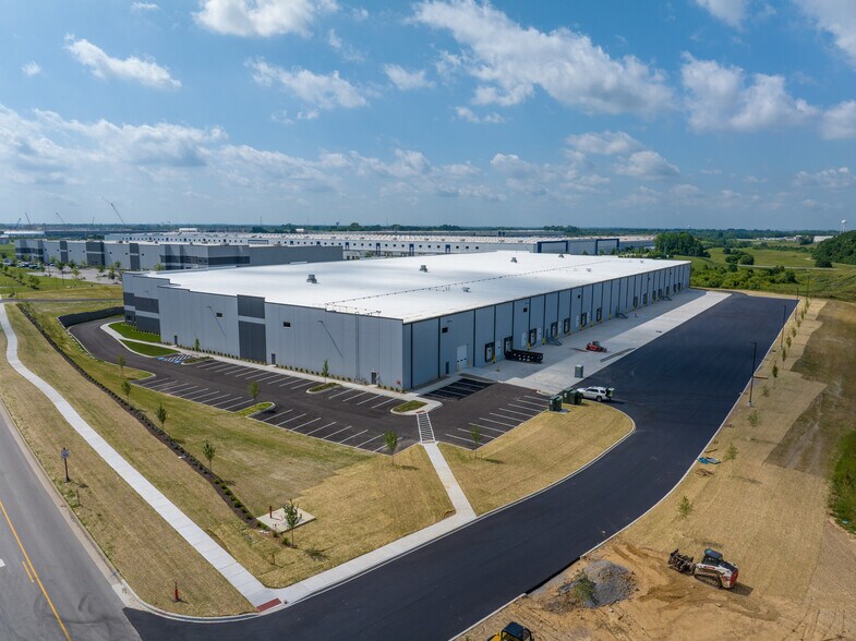 331 Logistics Ave, Jeffersonville, IN à louer - Photo du bâtiment - Image 2 de 5
