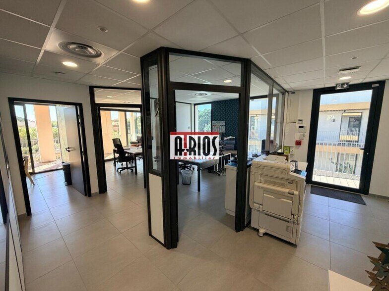 Office in LA MOUTONNE for lease - Interior Photo - Image 2 of 14