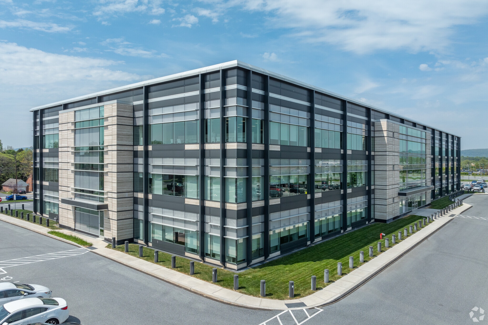 300 Sterling Pky, Mechanicsburg, PA for lease Primary Photo- Image 1 of 27