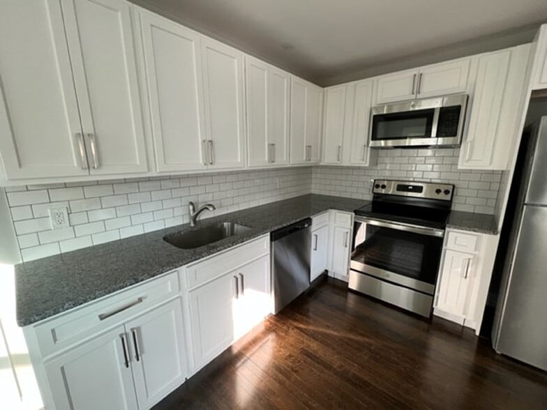 12-20 Knox St Ct, Manchester, CT à vendre - Photo du bâtiment - Image 2 de 10