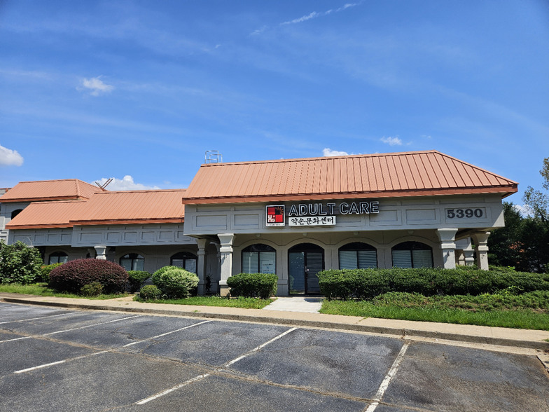 5390 Peachtree Industrial Blvd, Norcross, GA for lease - Building Photo - Image 1 of 23