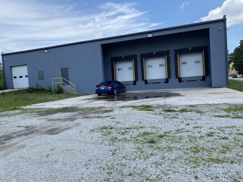 711 W Seneca St, Kankakee, IL à vendre - Photo du bâtiment - Image 1 de 3