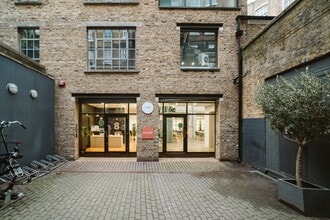 8 Warner Yard, Londres à louer Photo du bâtiment- Image 1 de 14