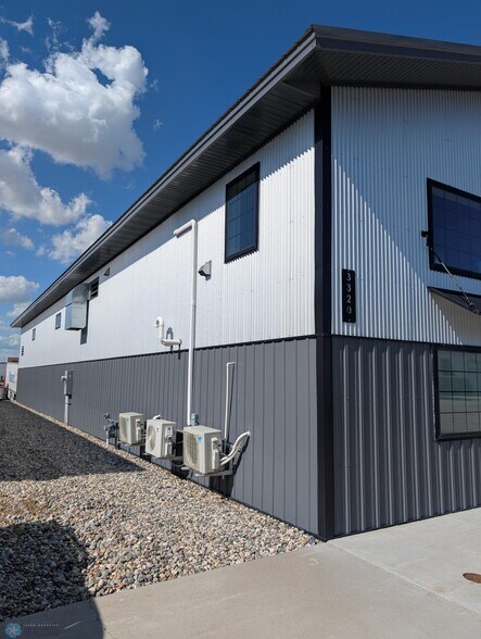 3320 39th St S, Fargo, ND à vendre - Photo du bâtiment - Image 3 de 13