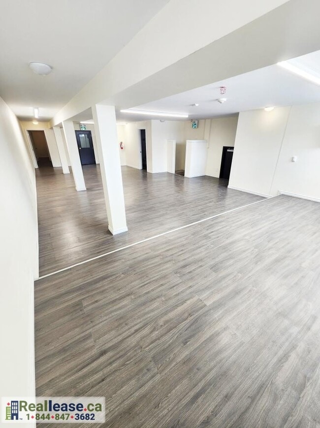 Plus de détails pour 138 Main St W, Shelburne, ON - Bureau, Commerce de détail à louer