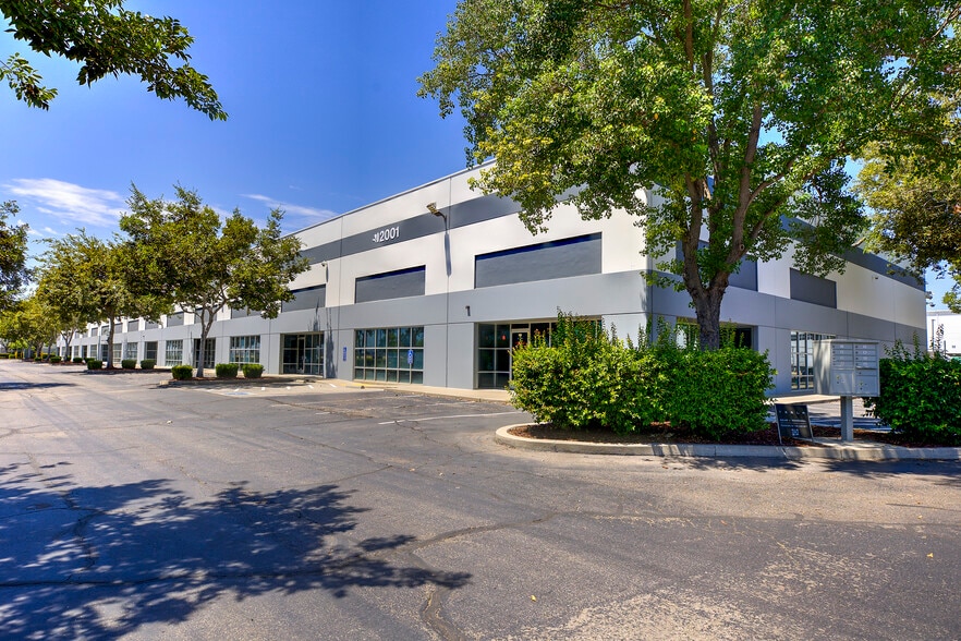 2001 Arch-Airport Rd, Stockton, CA for lease - Building Photo - Image 1 of 4